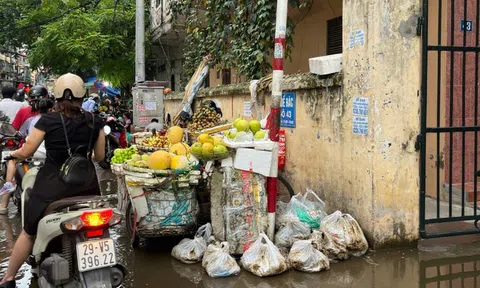 Chợ cóc, chợ tạm bủa vây Hà Nội, giao thông ùn tắc